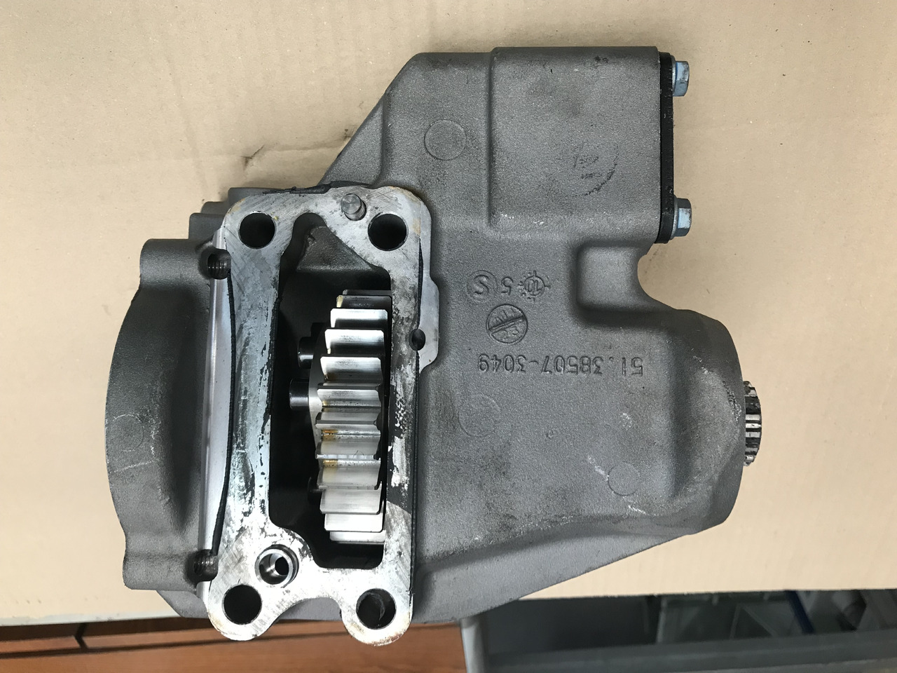 CARCASSA RIDUTTORE ASSEMBLAGGIO POMPA CARBURANTE ALTA PRESSIONE MAN 51385075020 - Pompe à carburant pour Camion: photos 5 CARCASSA RIDUTTORE ASSEMBLAGGIO POMPA CARBURANTE ALTA PRESSIONE MAN 51385075020 - Pompe à carburant pour Camion: photos 5