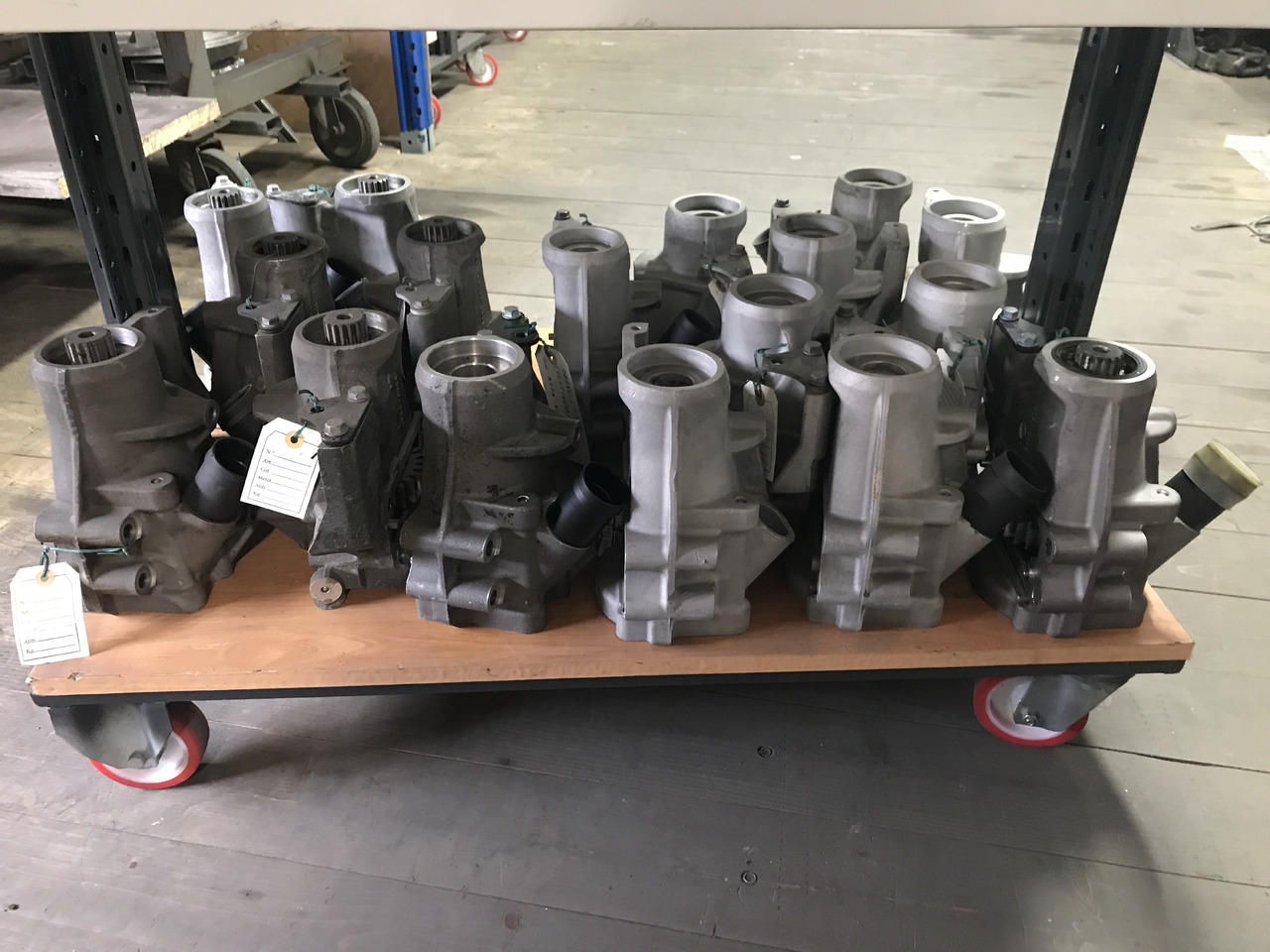 CARCASSA RIDUTTORE ASSEMBLAGGIO POMPA CARBURANTE ALTA PRESSIONE MAN 51385075020 - Pompe à carburant pour Camion: photos 1 CARCASSA RIDUTTORE ASSEMBLAGGIO POMPA CARBURANTE ALTA PRESSIONE MAN 51385075020 - Pompe à carburant pour Camion: photos 1