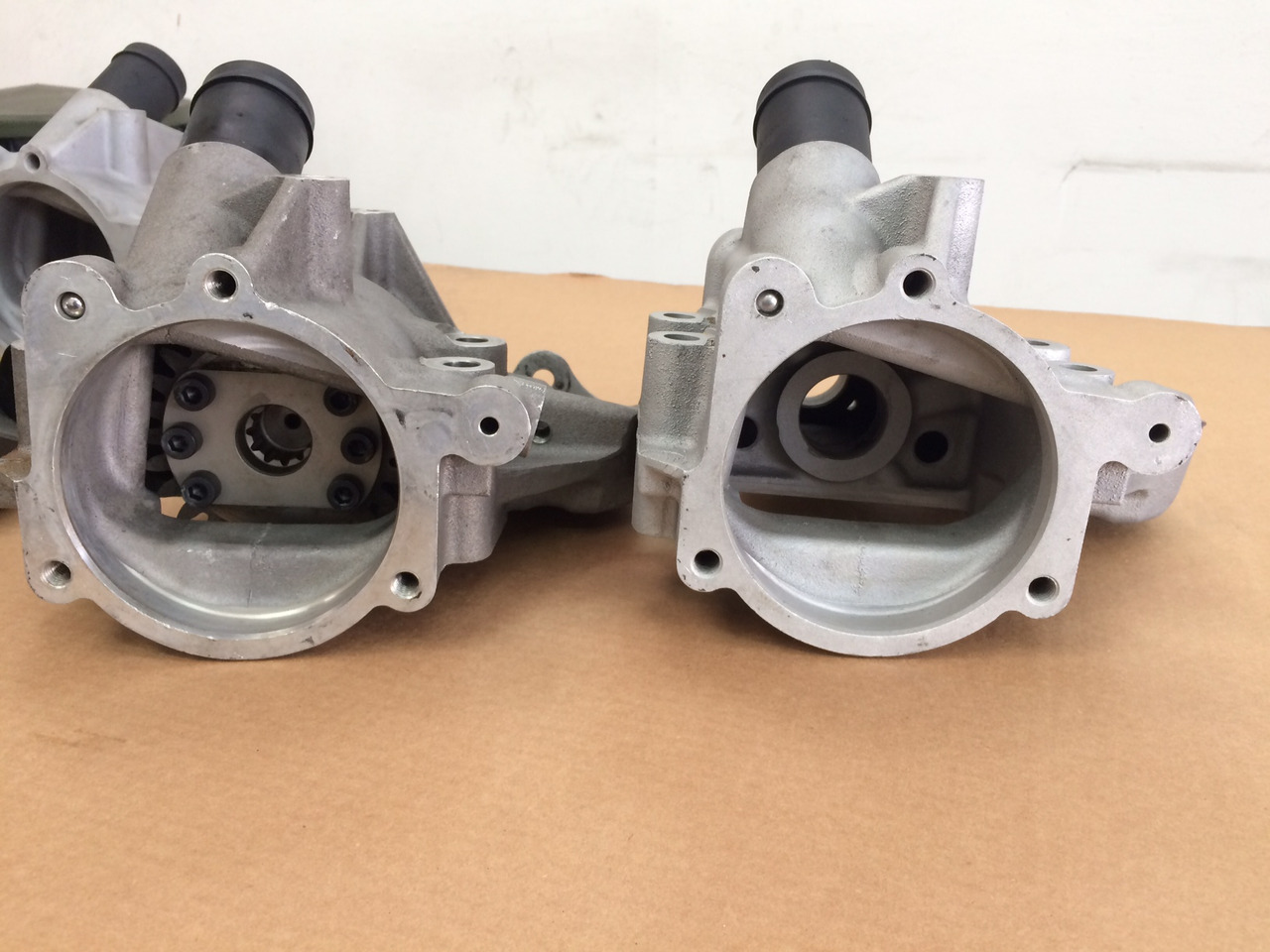 CARCASSA RIDUTTORE PER POMPA CARBURANTE ALTA PRESSIONE - MOTORI MAN D2066 / D2676 - Pompe à carburant pour Camion: photos 4 CARCASSA RIDUTTORE PER POMPA CARBURANTE ALTA PRESSIONE - MOTORI MAN D2066 / D2676 - Pompe à carburant pour Camion: photos 4