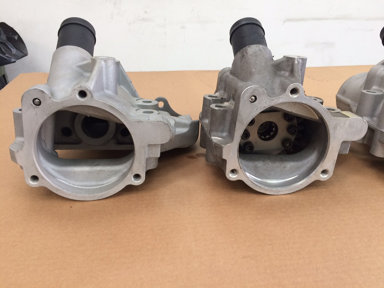 CARCASSA RIDUTTORE PER POMPA CARBURANTE ALTA PRESSIONE - MOTORI MAN D2066 / D2676 - Pompe à carburant pour Camion: photos 5 CARCASSA RIDUTTORE PER POMPA CARBURANTE ALTA PRESSIONE - MOTORI MAN D2066 / D2676 - Pompe à carburant pour Camion: photos 5