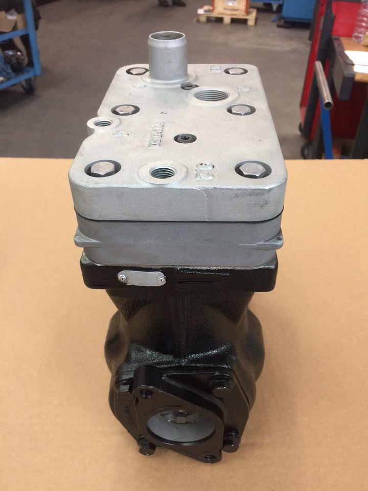 COMPRESSORE ARIA BICILINDRICO MOTORE MERCEDES OM906 - Compresseur d'air: photos 2 COMPRESSORE ARIA BICILINDRICO MOTORE MERCEDES OM906 - Compresseur d'air: photos 2