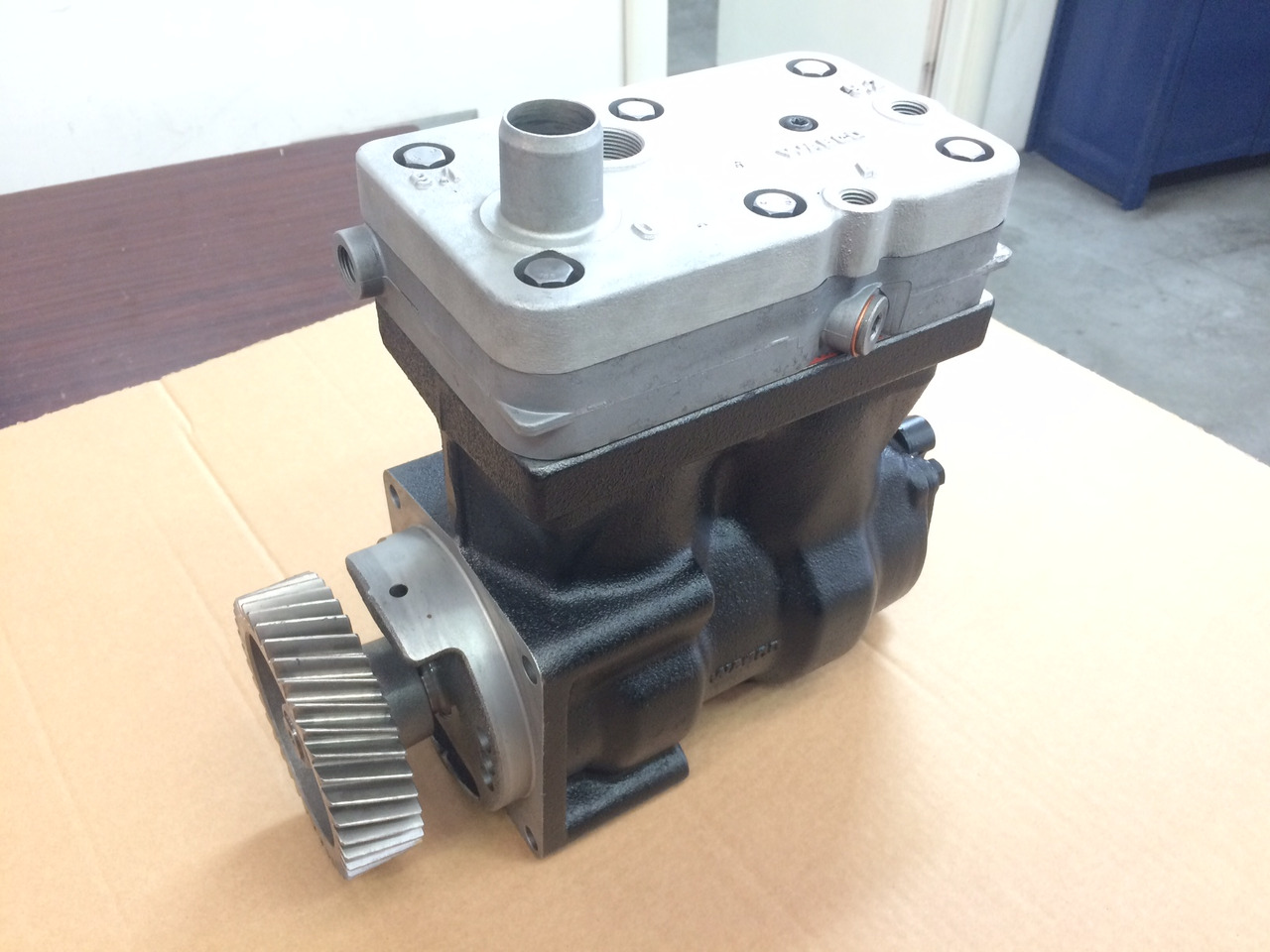 COMPRESSORE ARIA BICILINDRICO MOTORE MERCEDES OM906 - Compresseur d'air: photos 4 COMPRESSORE ARIA BICILINDRICO MOTORE MERCEDES OM906 - Compresseur d'air: photos 4