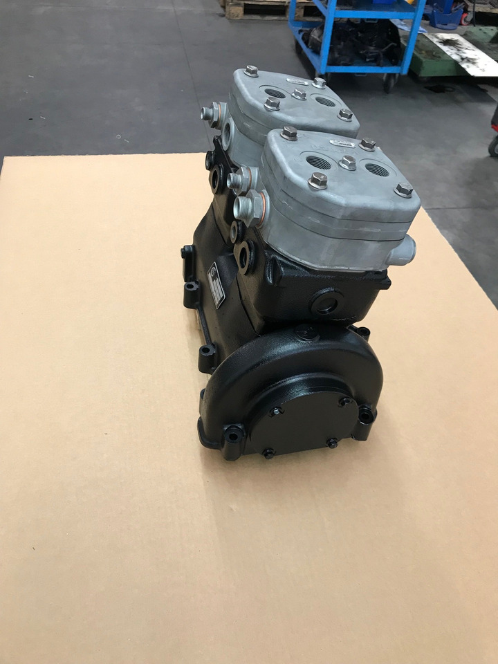 COMPRESSORE ARIA BICILINDRICO RAFFREDDATO AD ACQUA - MAN 51541007190 - Compresseur d'air: photos 2 COMPRESSORE ARIA BICILINDRICO RAFFREDDATO AD ACQUA - MAN 51541007190 - Compresseur d'air: photos 2