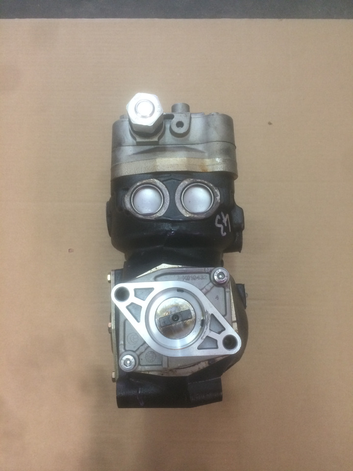 COMPRESSORE ARIA BICILINDRICO SENZA PRESA DI FORZA MAN / KNORR - Compresseur d'air: photos 2 COMPRESSORE ARIA BICILINDRICO SENZA PRESA DI FORZA MAN / KNORR - Compresseur d'air: photos 2