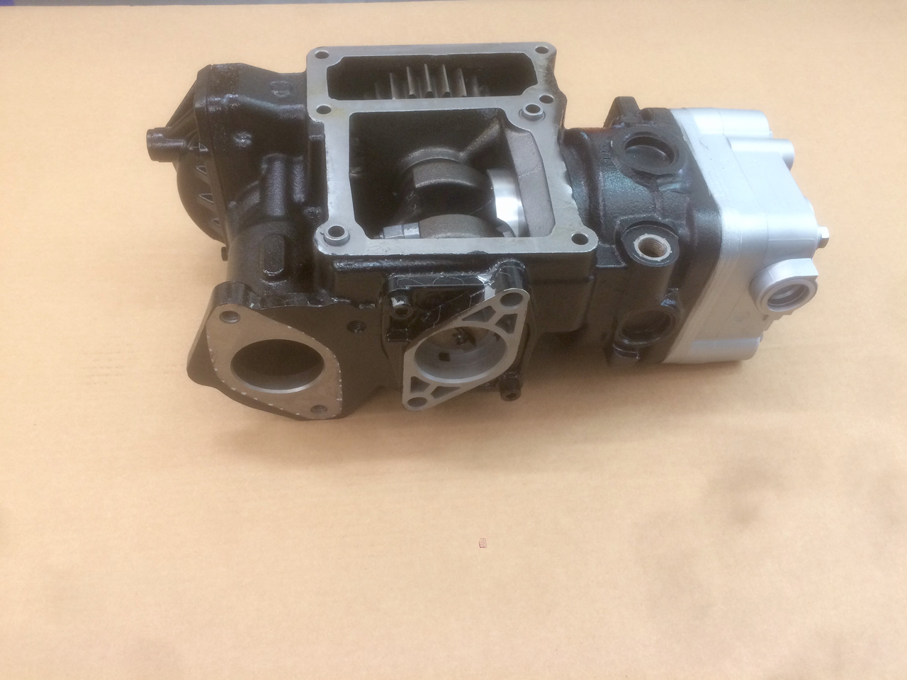 COMPRESSORE ARIA MONOCILINDRICO CON PRESA DI FORZA MAN / KNORR - Compresseur d'air: photos 4 COMPRESSORE ARIA MONOCILINDRICO CON PRESA DI FORZA MAN / KNORR - Compresseur d'air: photos 4