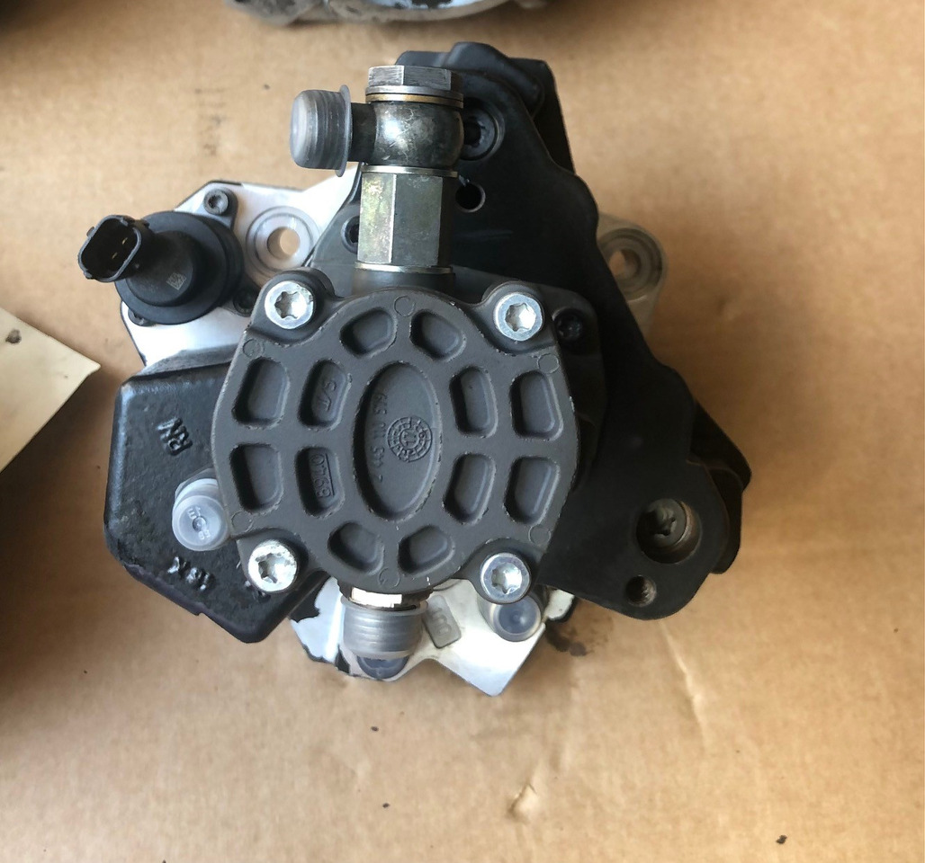 POMPA AD ALTA PRESSIONE BOSCH 0986437383 - Pompe à carburant pour Camion: photos 4 POMPA AD ALTA PRESSIONE BOSCH 0986437383 - Pompe à carburant pour Camion: photos 4