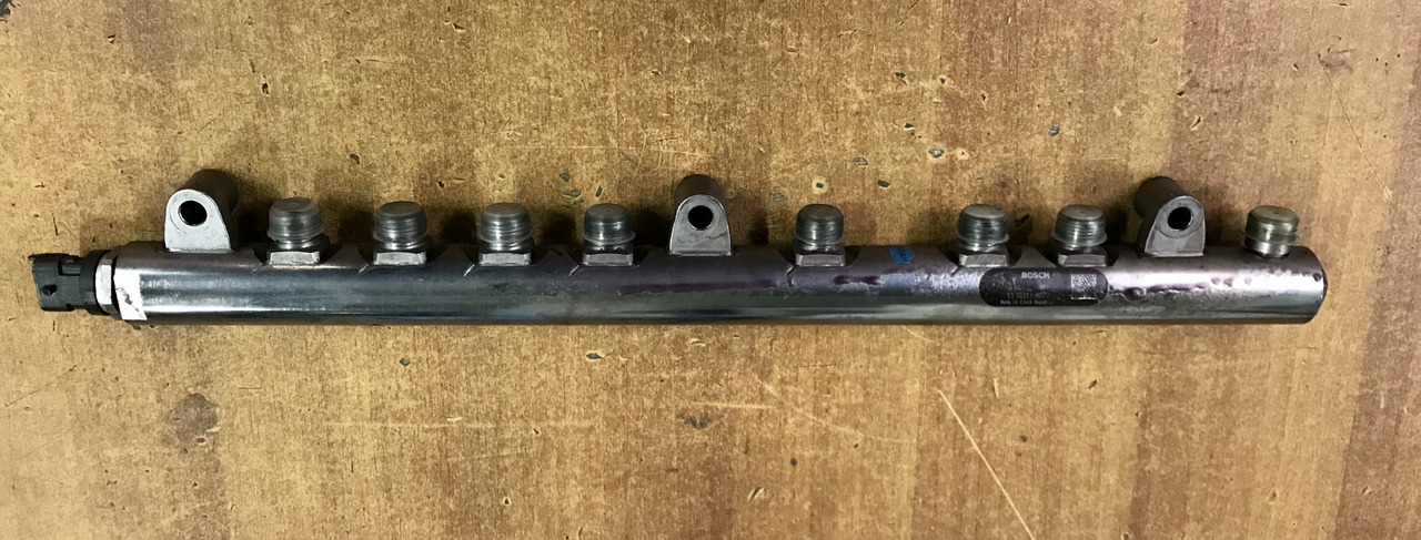 TUBO PRESSIONE RAIL PER MOTORI MAN D2066 - D2676 - Système de carburant pour Camion: photos 2 TUBO PRESSIONE RAIL PER MOTORI MAN D2066 - D2676 - Système de carburant pour Camion: photos 2