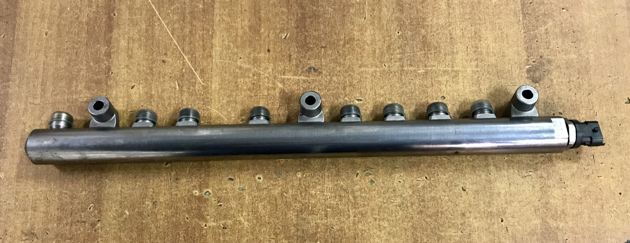 TUBO PRESSIONE RAIL PER MOTORI MAN D2066 - D2676 - Système de carburant pour Camion: photos 1 TUBO PRESSIONE RAIL PER MOTORI MAN D2066 - D2676 - Système de carburant pour Camion: photos 1