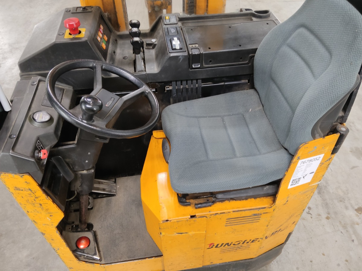 Jungheinrich ETMA13,5 - Chariot à mât rétractable: photos 3 Jungheinrich ETMA13,5 - Chariot à mât rétractable: photos 3