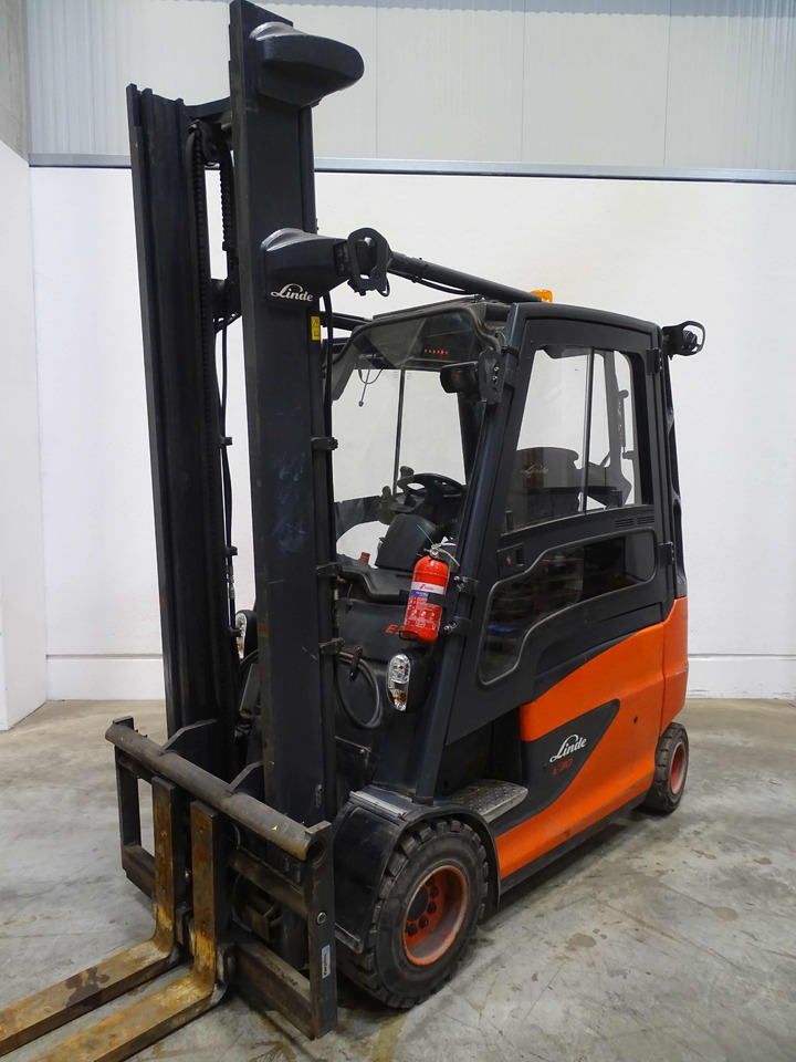 Linde E30 - Chariot élévateur électrique: photos 1 Linde E30 - Chariot élévateur électrique: photos 1