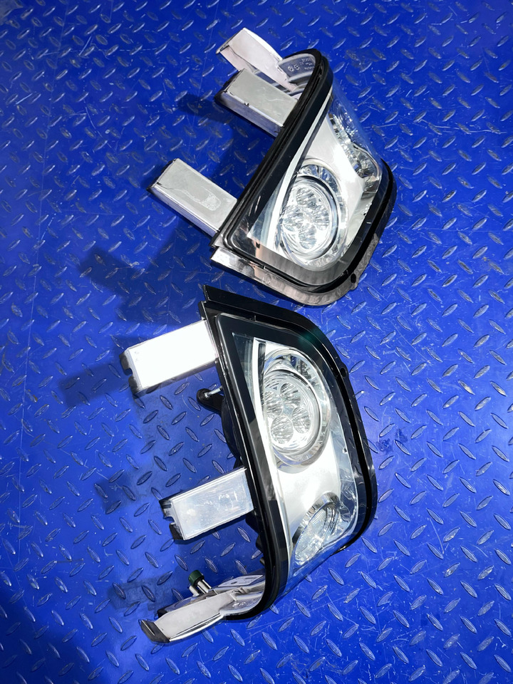 HELLA Headlight Set 1KE996 600-05 / 06 - Feu avant: photos 2 HELLA Headlight Set 1KE996 600-05 / 06 - Feu avant: photos 2