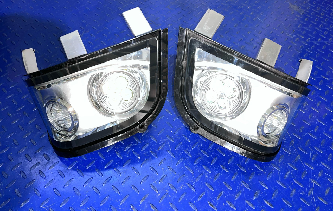 HELLA Headlight Set 1KE996 600-05 / 06 - Feu avant: photos 1 HELLA Headlight Set 1KE996 600-05 / 06 - Feu avant: photos 1