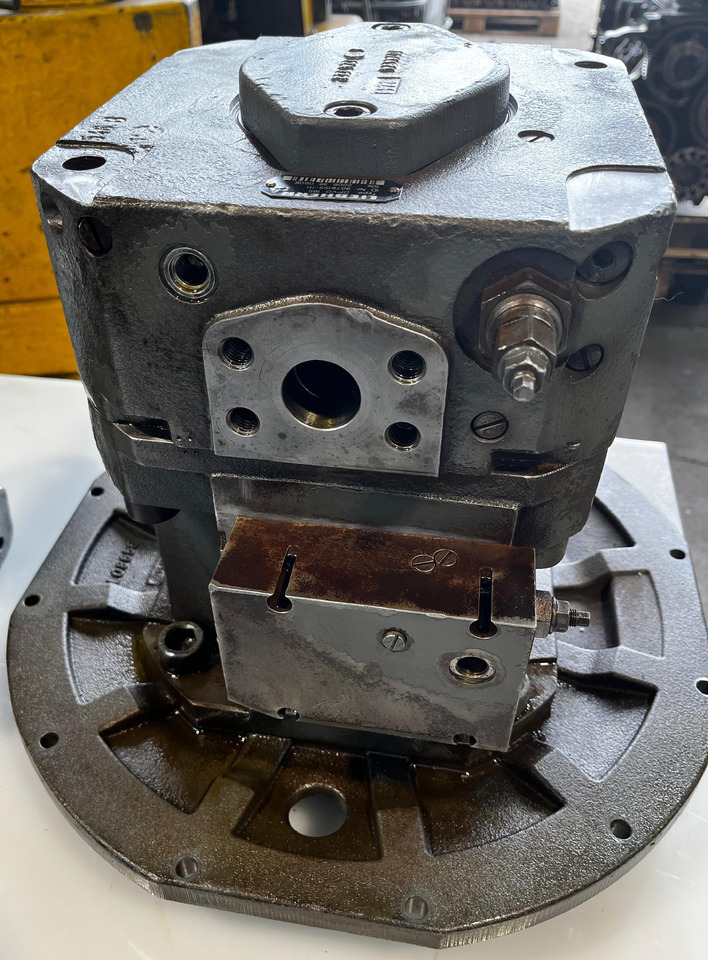LIEBHERR Liebherr Hydraulic Pump DPVO 165 - Pompe hydraulique: photos 2 LIEBHERR Liebherr Hydraulic Pump DPVO 165 - Pompe hydraulique: photos 2