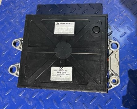 Mercedes A0074462440 ZGS001 - Bloc de gestion pour Camion: photos 3 Mercedes A0074462440 ZGS001 - Bloc de gestion pour Camion: photos 3