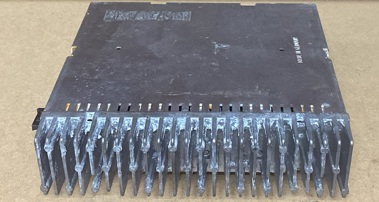 Mercedes Benz Becker Amplifier A211 827 45 42 - Bloc de gestion: photos 1 Mercedes Benz Becker Amplifier A211 827 45 42 - Bloc de gestion: photos 1