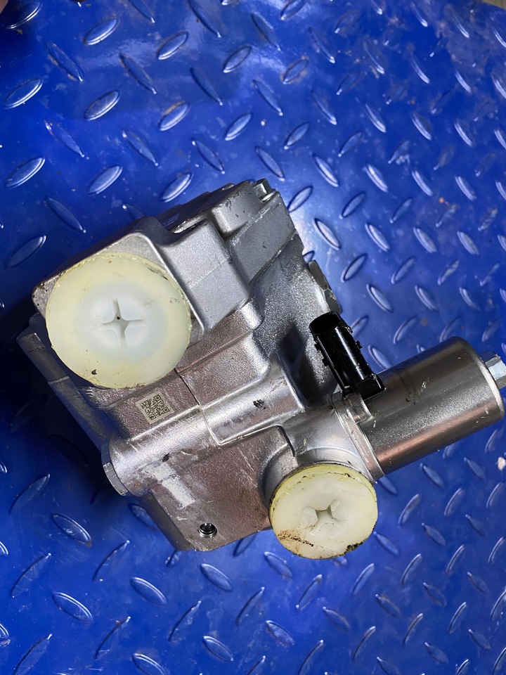 Mercedes Servo Pump A9604600380 Actros MP4 - Pompe de support pour Camion: photos 3 Mercedes Servo Pump A9604600380 Actros MP4 - Pompe de support pour Camion: photos 3