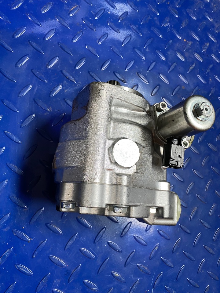 Mercedes Servo Pump A9604600380 Actros MP4 - Pompe de support pour Camion: photos 1 Mercedes Servo Pump A9604600380 Actros MP4 - Pompe de support pour Camion: photos 1