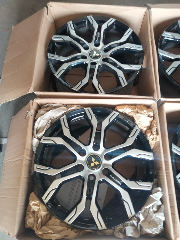Mitsubishi Pajero L200 20 Zoll original Rims KBA50710 - Jante pour Voiture: photos 2 Mitsubishi Pajero L200 20 Zoll original Rims KBA50710 - Jante pour Voiture: photos 2