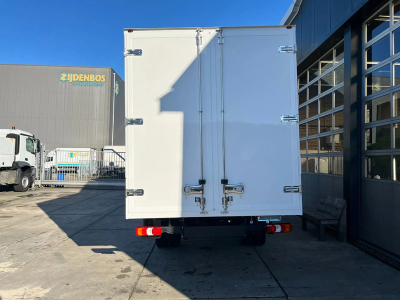 Mercedes-Benz Accelo 915 4x2 Closed Cargo Truck - Camion fourgon: photos 5 Mercedes-Benz Accelo 915 4x2 Closed Cargo Truck - Camion fourgon: photos 5