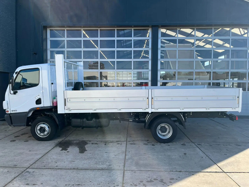 Mercedes-Benz Accelo 915 4x2 Flatbed with dropsides - Camion plateau: photos 2 Mercedes-Benz Accelo 915 4x2 Flatbed with dropsides - Camion plateau: photos 2