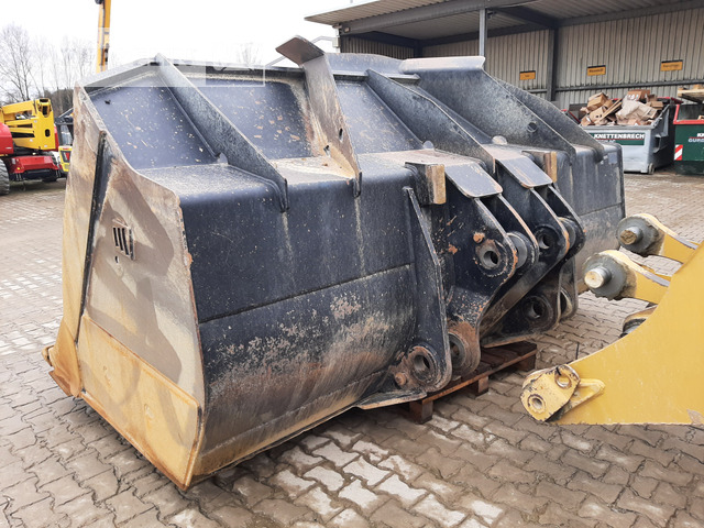 Chargeuse sur pneus Cat 982M: photos 10 Chargeuse sur pneus Cat 982M: photos 10