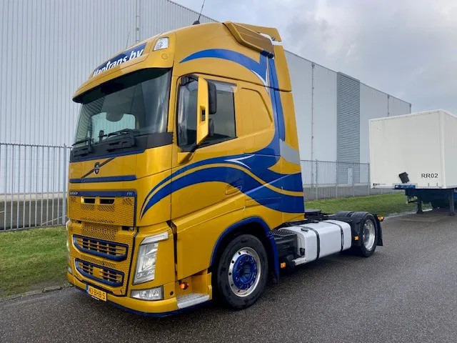 Volvo FH 13.460 "low deck" trekker, euro 6, XL cabine, show truck, apk gekeurd - Tracteur routier: photos 1 Volvo FH 13.460 "low deck" trekker, euro 6, XL cabine, show truck, apk gekeurd - Tracteur routier: photos 1