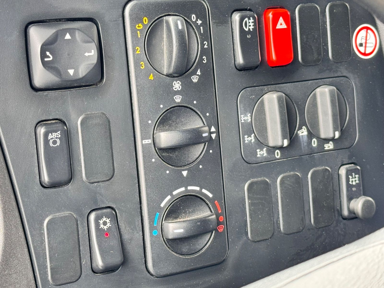 Mercedes-Benz 1018 Atego 4x4 Allrad Camper en leasing occasion Mercedes-Benz 1018 Atego 4x4 Allrad Camper: photos 14 Mercedes-Benz 1018 Atego 4x4 Allrad Camper en leasing occasion Mercedes-Benz 1018 Atego 4x4 Allrad Camper: photos 14