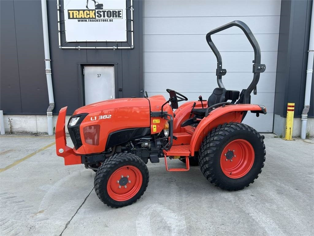 Kubota L1-382 (5278) - Tracteur communal: photos 1 Kubota L1-382 (5278) - Tracteur communal: photos 1