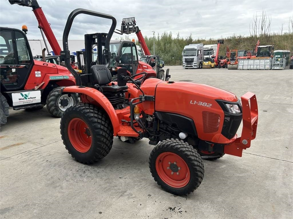 Kubota L1-382 (7325) - Tracteur communal: photos 2 Kubota L1-382 (7325) - Tracteur communal: photos 2