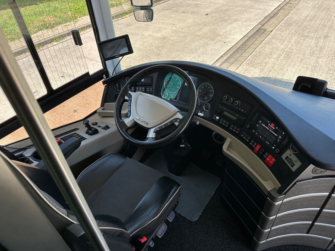 Neoplan P06 Skyliner L (83 Sitze*TOP*Motor Neu*Panorama) - Autre matériel: photos 4 Neoplan P06 Skyliner L (83 Sitze*TOP*Motor Neu*Panorama) - Autre matériel: photos 4