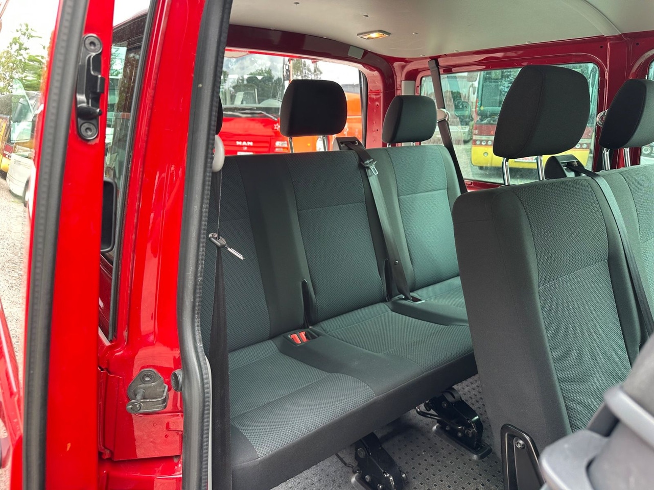 Transport de personnes Volkswagen T6 Kombi (PDC Hi*ACC*StandHz*9 Sitzer*AC): photos 16 Transport de personnes Volkswagen T6 Kombi (PDC Hi*ACC*StandHz*9 Sitzer*AC): photos 16