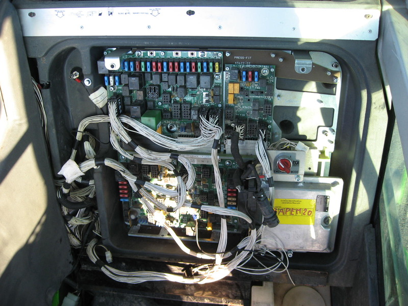 MERLO komplette Kabine, complete cabin, cabine complète, Полный кабины The photo is illustrative! Various cab models still in stock. We need a VIN + SAV number to correctly identify the cabin Your Merlo. - Cabine pour Chariot télescopique: photos 2 MERLO komplette Kabine, complete cabin, cabine complète, Полный кабины The photo is illustrative! Various cab models still in stock. We need a VIN + SAV number to correctly identify the cabin Your Merlo. - Cabine pour Chariot télescopique: photos 2