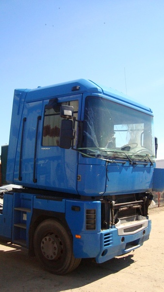 RENAULT MAGNUM 440 - Cabine et intérieur: photos 1 RENAULT MAGNUM 440 - Cabine et intérieur: photos 1